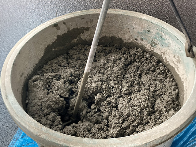 (3) 1：3モルタルに対してFD-15を練り水に1～2本添加し混練してください。