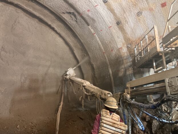 トンネル工事にもFD-15が採用されました